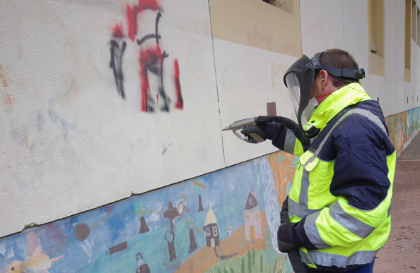 Décapage de peintures et vernis résistants