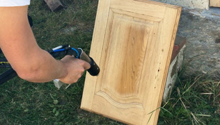 Décapage de volets, de persiennes en bois